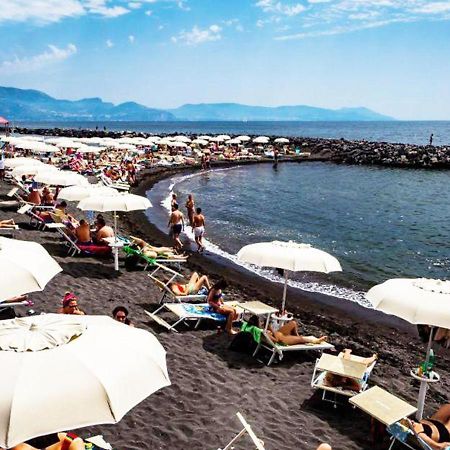 Villa Poppea - Tra Napoli, Pompei E Sorrento トッレ・アンヌンツィアータ エクステリア 写真