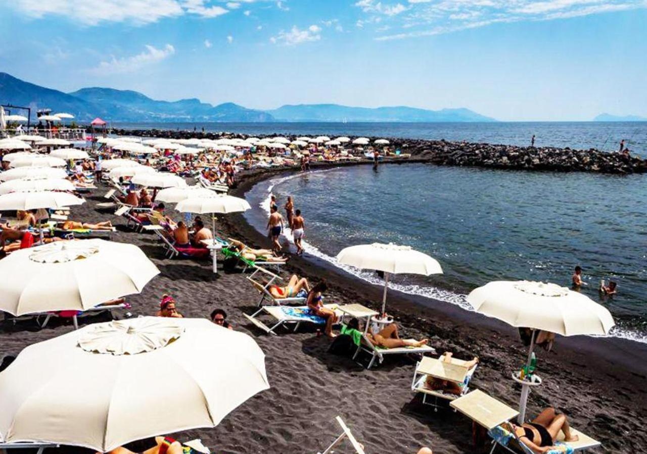 Villa Poppea - Tra Napoli, Pompei E Sorrento トッレ・アンヌンツィアータ エクステリア 写真